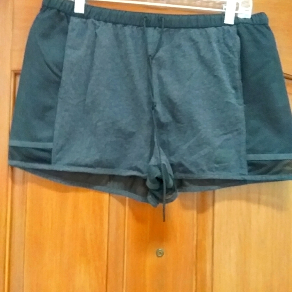 Nike shorts sz L